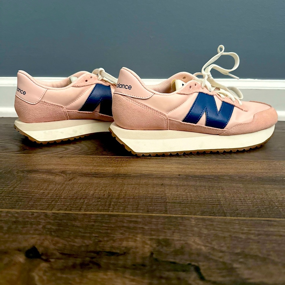 New Balance 237.